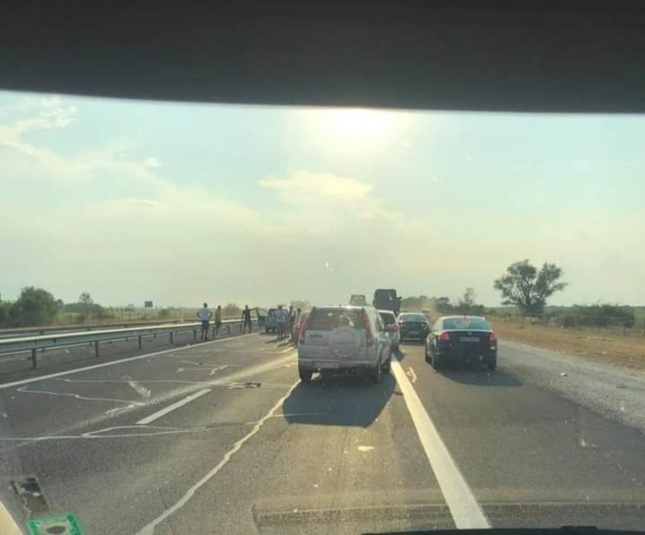 Кола пламна на магистралата край Пловдив