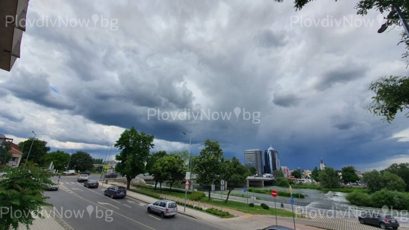 Жълт код за обилни валежи и гръмотевични бури в Пловдивско