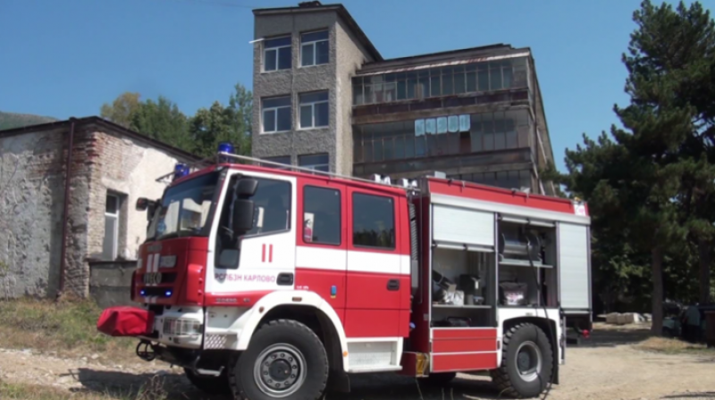 Нов пожар разтревожи Карлово -  този път в двора на болницата