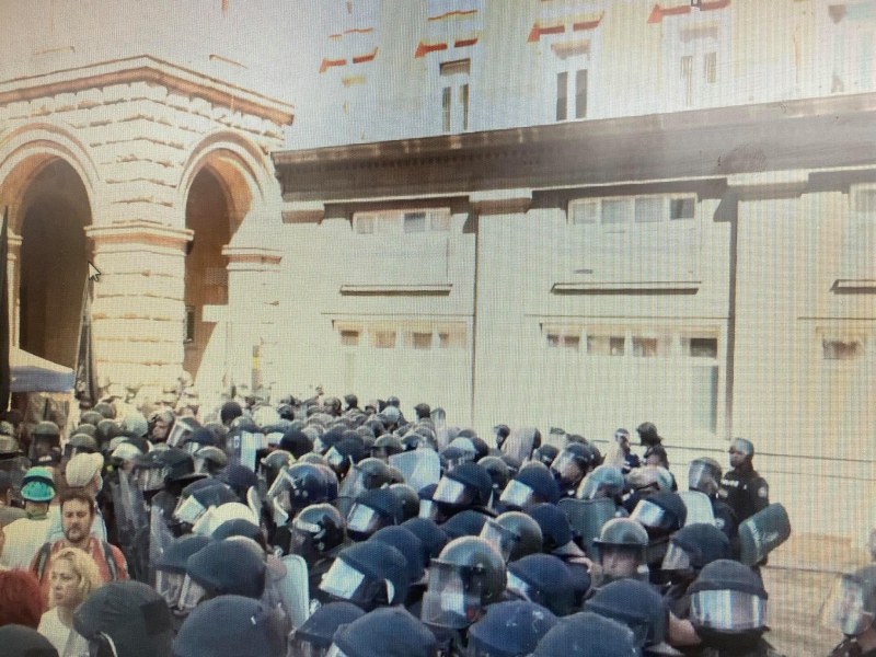 Повдигат обвинения за хулиганство, телесни повреди и закани за убийство на протестиращи