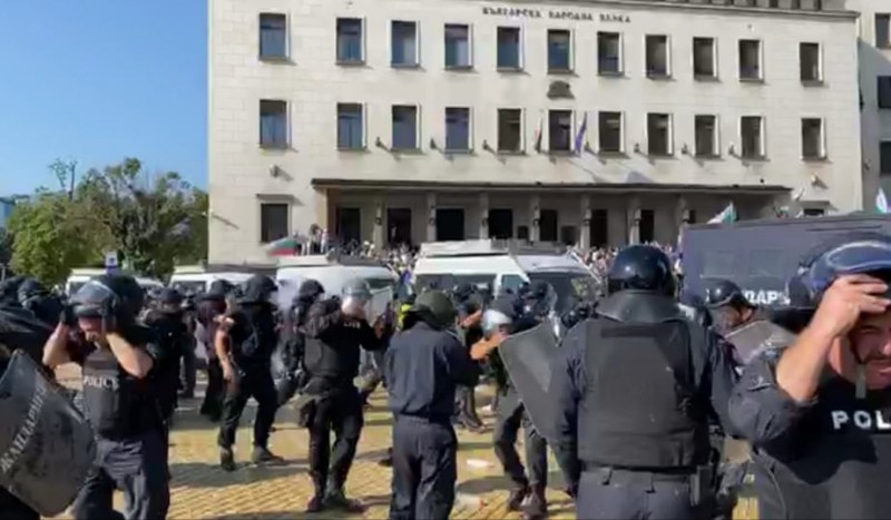 Синдикатите на МВР с официално становище: Полицаите имат право да се защитят