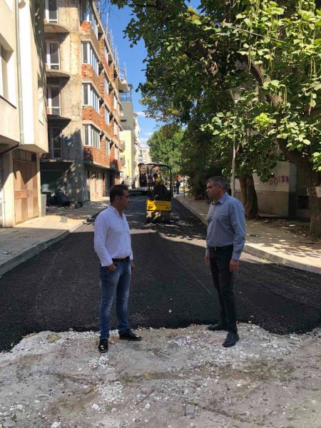 Започна асфалтирането на улиците по Водния цикъл в Пловдив