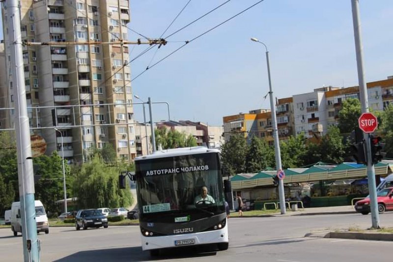 Градските автобуси с празнично разписание в понеделник