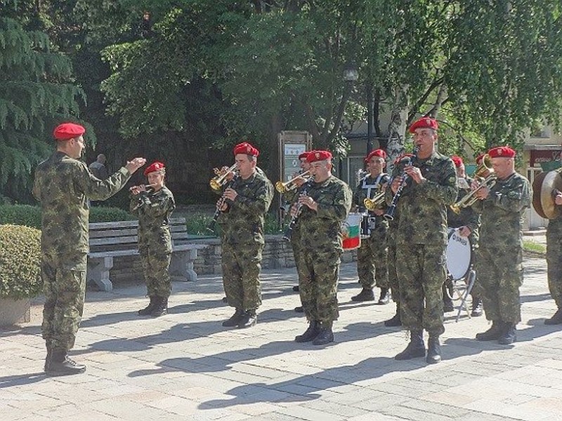 Обявиха свободни места във военни оркестри, част от тях са в Карловската бригада