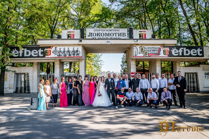 Фен на Локо и любимата му вдигнаха голяма черно-бяла сватба на ... Лаута