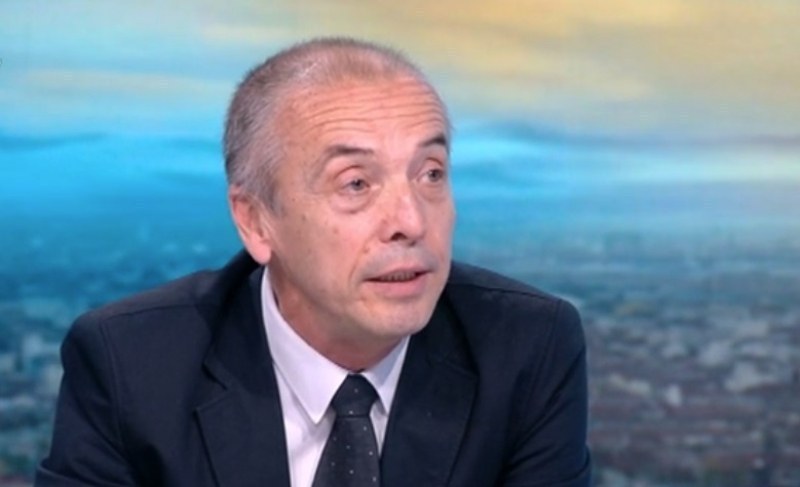Доц. Мангървов: Ако едно дете вдигне температура, това ще доведе до безумно тестване