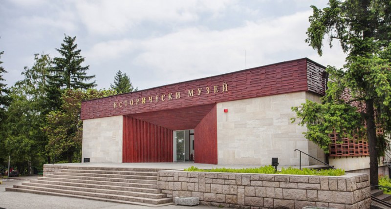 Нова изложба в Перущица отдава уважение на 35 почетни граждани