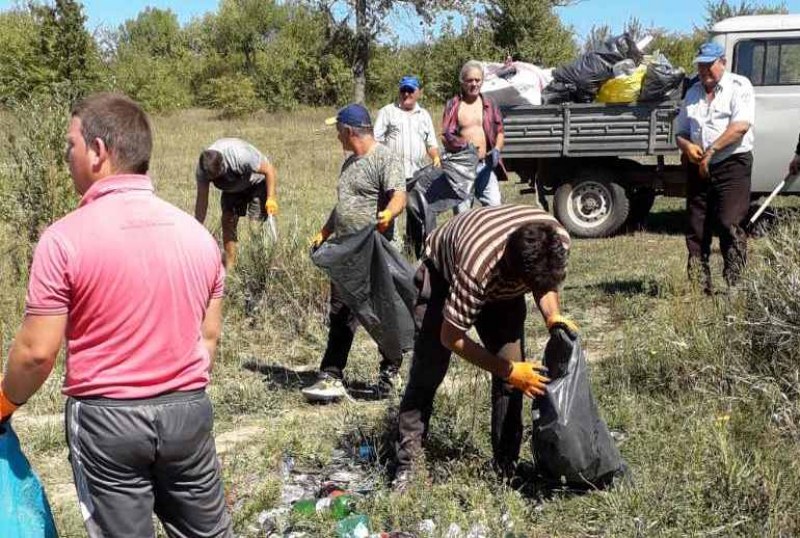 Почистиха язовир „Бели Лом”, извозиха два камиона боклук