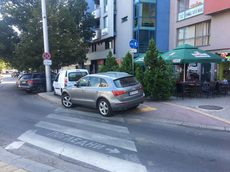 Шофьор в Пловдив показа как НЕ трябва да се паркра