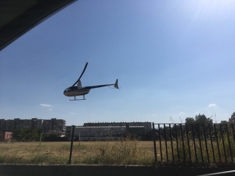 Боливудска история в Столипиново! Хеликоптер доведе новородено от болницата ВИДЕО