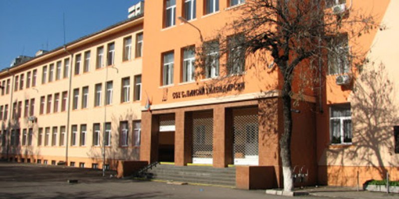 В трети клас е ученикът с COVID-19 в Пловдив, заразил се от баба си