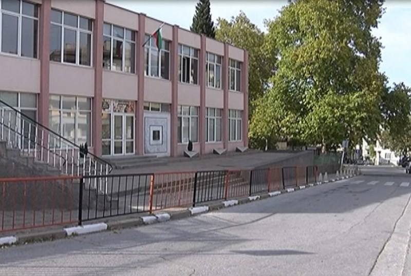 Въпреки ремонта: Нормален учебен процес в ОУ „Ангел Кънчев“ в Асеновград