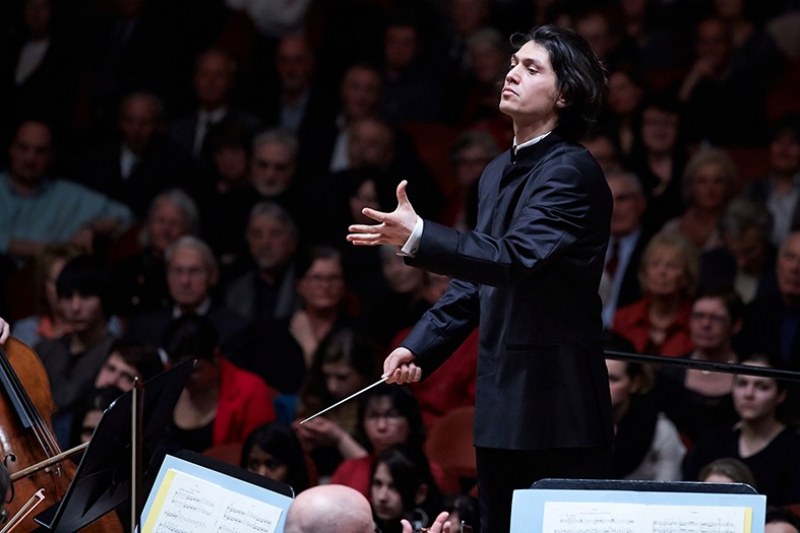 Световни пианисти свирят „Бах и Моцарт на 4 рояла“ в удивителен концерт на Античния театър тази вечер