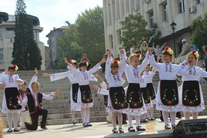 Есенни празници продължават в Асеновград, идва и ретро фестивалът
