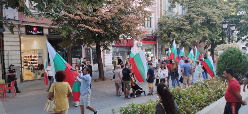 Трето Велико народно въстание в Пловдив! Малобройни протестиращи на шествие по Главната