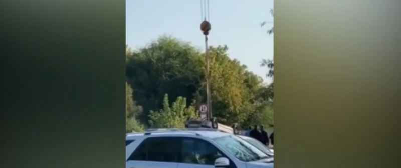 Кола падна от мост край Войводиново