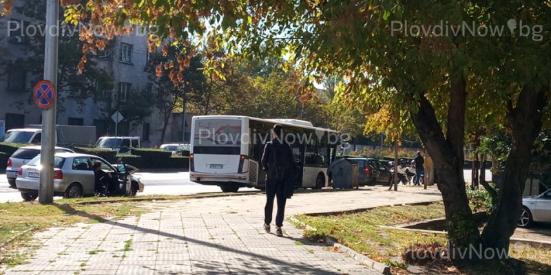 Катастрофа в Пловдив! Автобус и две коли се удариха