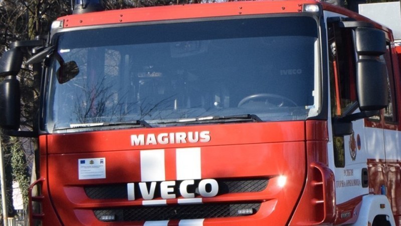 Кола се запали на бензиностанция в Пловдив