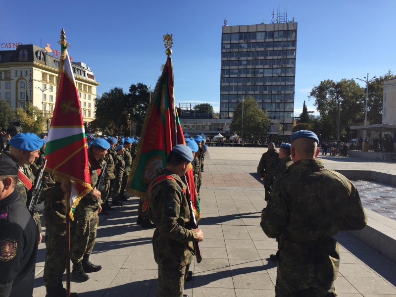 Самолети и вертолети в центъра на Пловдив, войници положиха клетва