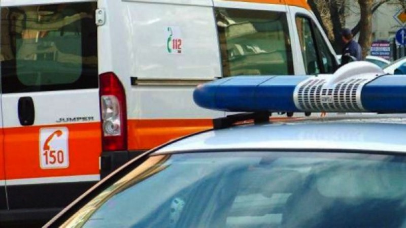 Верижна катастрофа край Асеновград, кола удари възрастна пешеходка в Пловдив