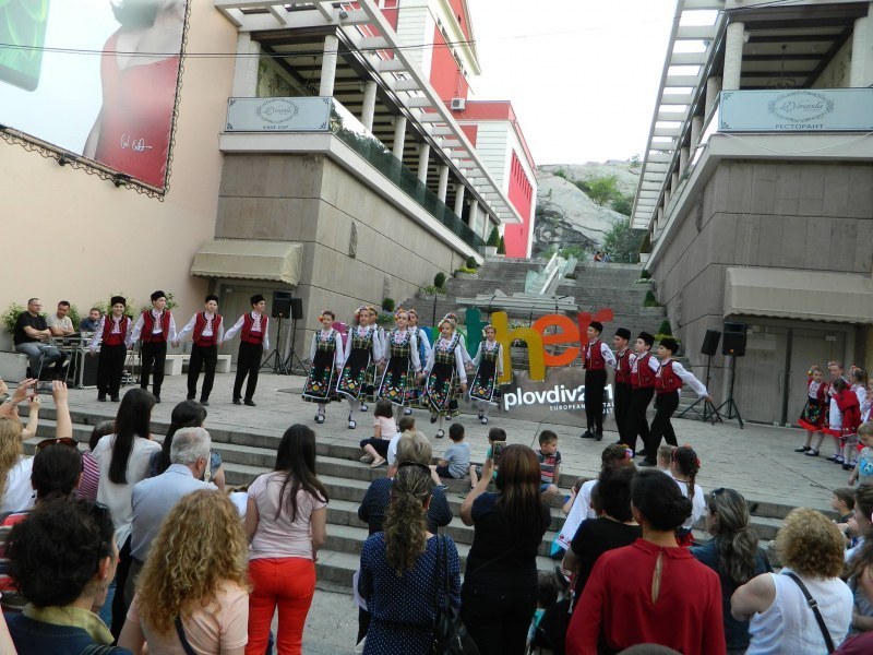 Пловдивските читалища с голям концерт на открито в чест на будителите