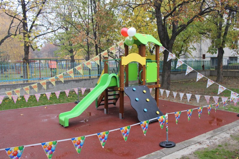 Нова площадка радва малчуганите в детска градина в “Западен“
