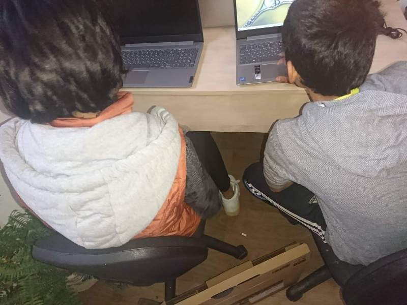 Нови компютри и таблети стигнаха до деца от социален център в Първомай