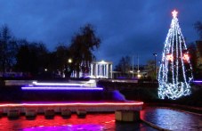 И коледната украса в Карлово грейна в очакване на празниците i-kolednata-ukrasa-karlovo-greina-730.jpg