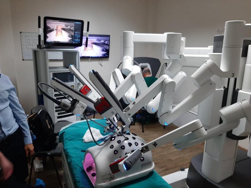 Внедряват роботизирана хирургия със системата ДаВинчи Х в болница “Каспела“