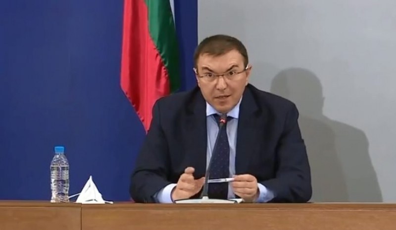 Здравният министър категоричен, ще настоява мерките да останат и след 21 декември