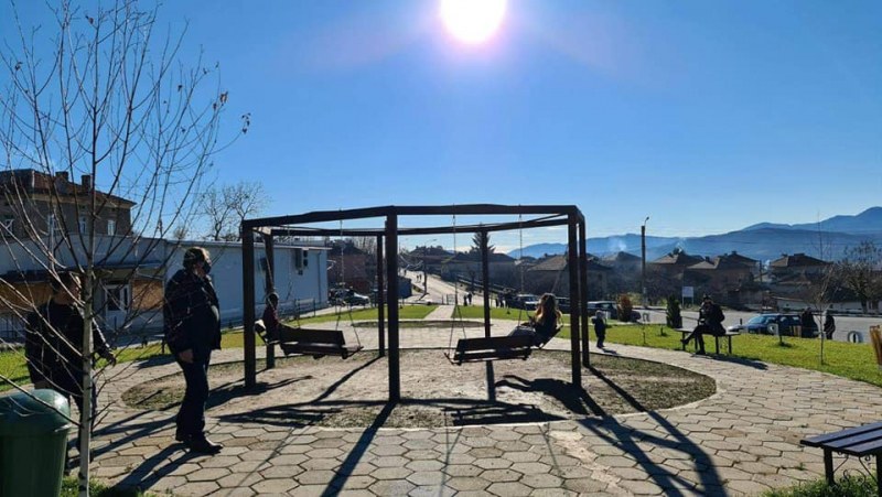 Китно карловско село се сдоби с нов парк