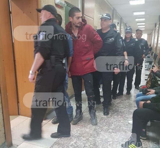 Наркодилър задържан днес в Карлово, дрогата била в тайник в колата му