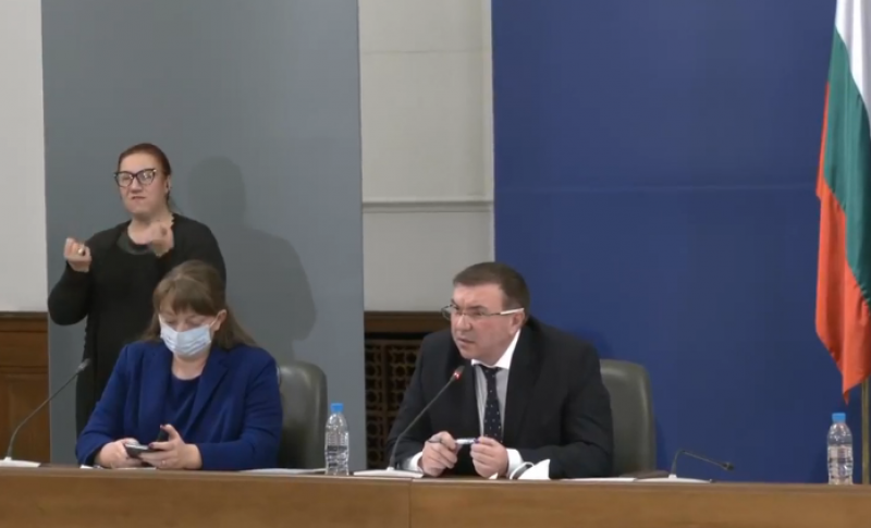 Слаб ръст на безработицата у нас, мерките за помощ продължават и след Нова година