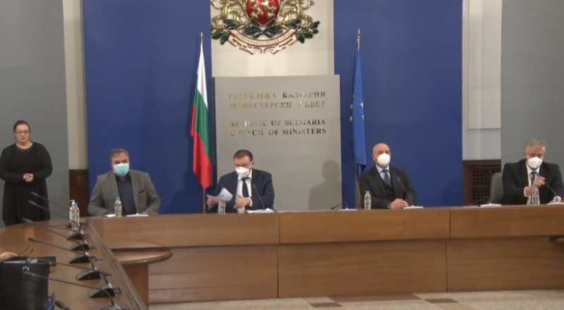 Официално! Нова заповед на министъра удължава мерките, ето какво отваря на 4 януари