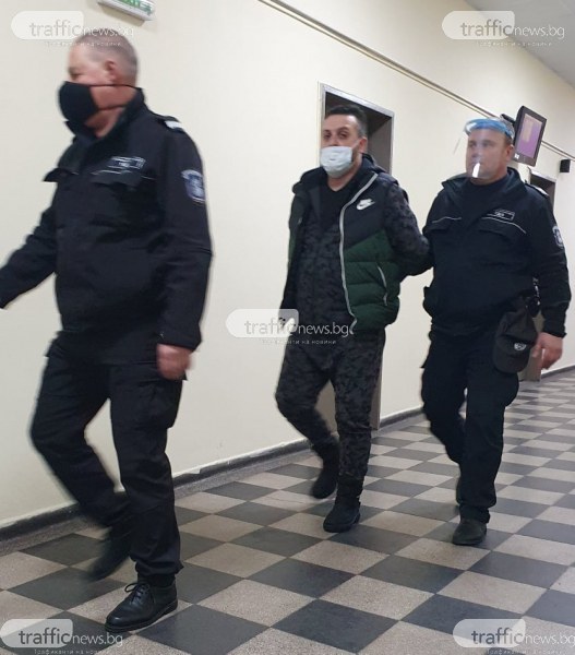 Пловдивчанин завлече хора с над 300 бона, представял се за служител на ДАНС