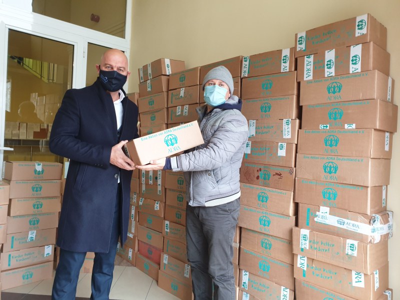100 деца от семейства със затруднения в Пловдив получават подаръци