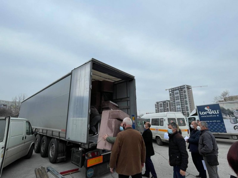 Пристигна дарението от мебели за медиците на първа линия в Пловдив