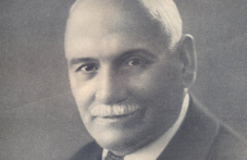 poklon-pred-pametta-chicho-stoian-edin-685.png