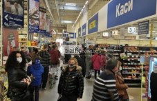 Възмутен пловдивчанин в МЕТРО: Няма дистанция, няма контрол на входа, няма полиция vazmuten-plovdivchanin-metro-niama-765.jpg