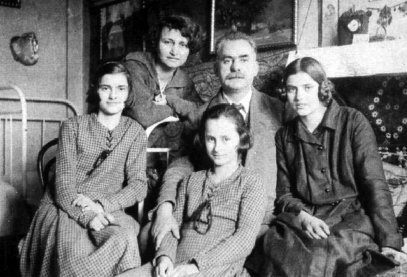 Елисавета Консулова-Вазова от Пловдив - първата българска художничка, която рисува голо тяло