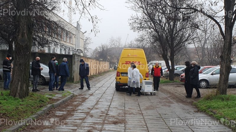 Нови ваксини срещу Covid-19 пристигнаха в Пловдив, ред е на медиците от Асеновград и Карлово