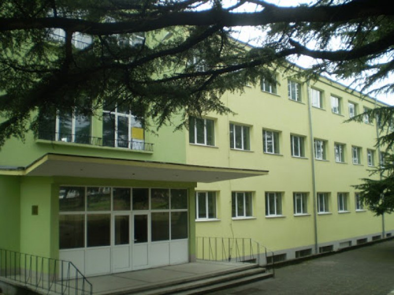 Професионална гимназия въвежда първа дуалното обучение в Карловско