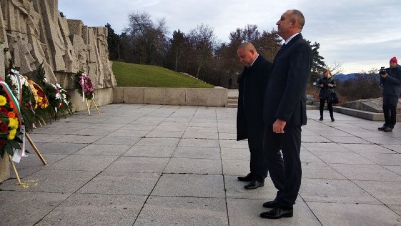 Скандал при посещението на президента в Калофер, кметове на ГЕРБ не били допуснати до него