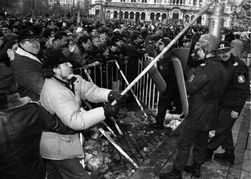 На 10 януари 1997г. България преживя едно от най-паметните събития в новата си история