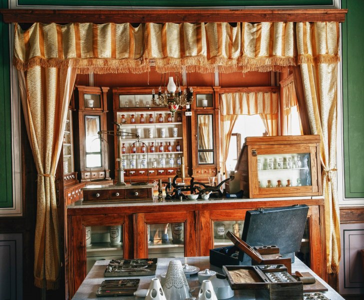 Старинна аптека „Хипократ” вече е отворена и през уикендите