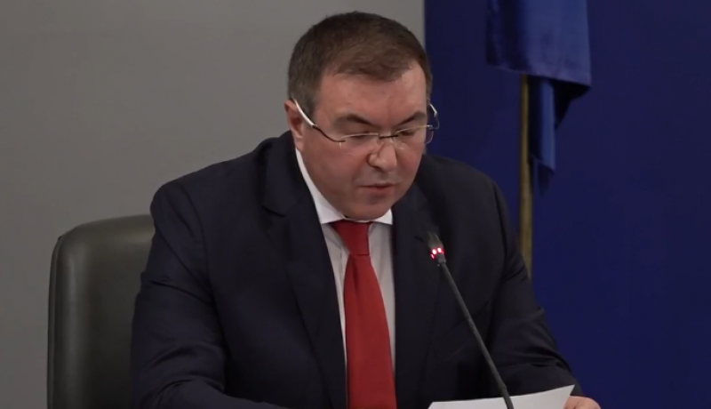 Министър Ангелов: Там, където свършва информацията, започва страхът