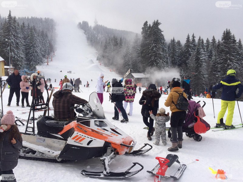 Стотици скиори и сноубордисти окупираха курорта Пампорово