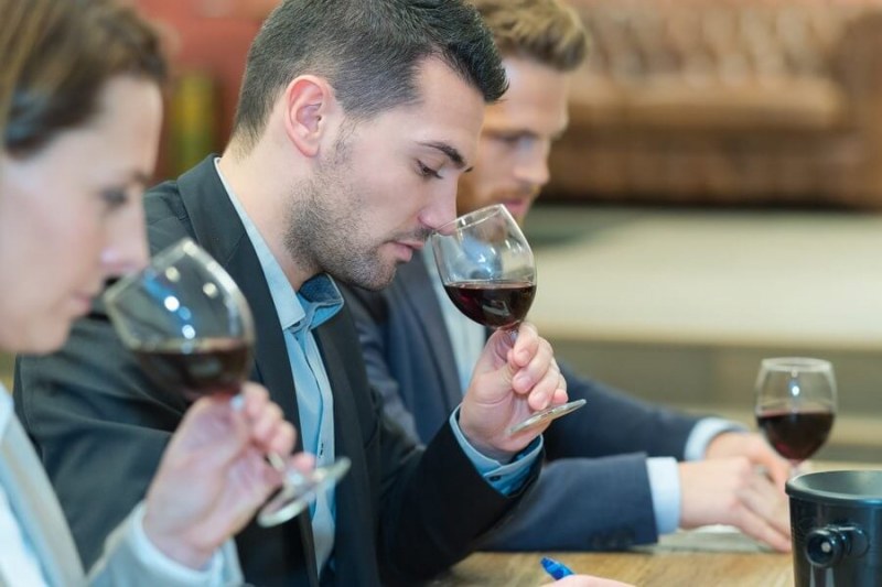 Най-добрите домашни вина от 2020 се състезават на конкурс в Съединение