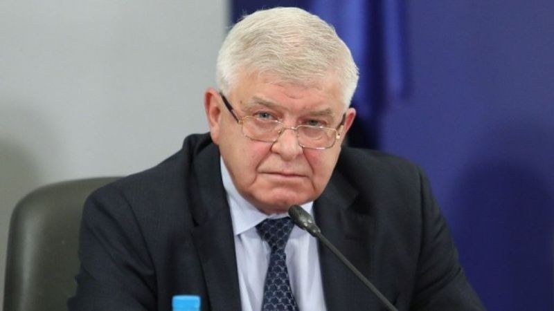 И министър Ананиев заразен с коронавирус