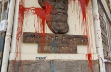 vandali-oskverniha-barelefa-dimitar-326.jpg